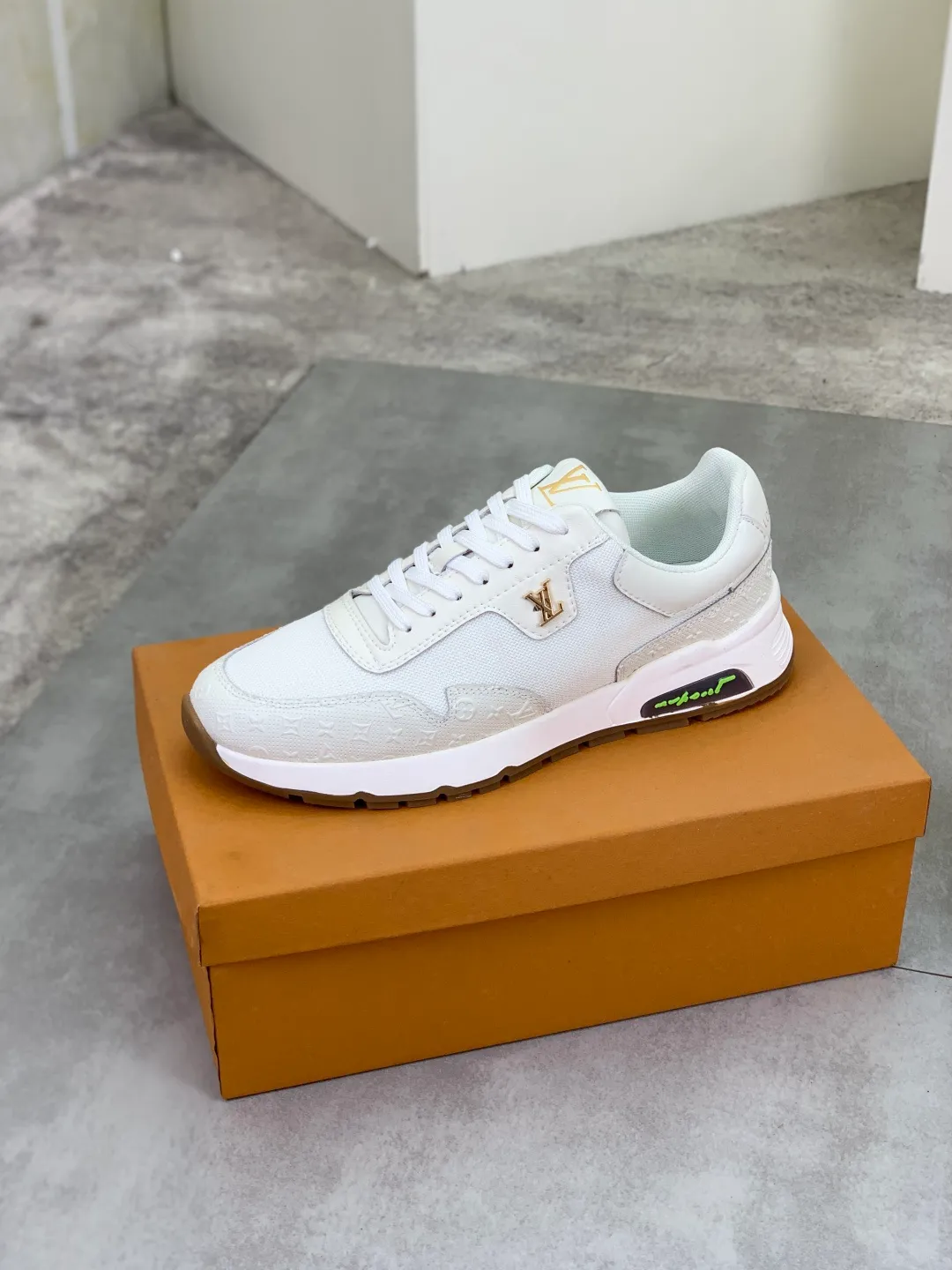 Men's Men's Shoes 💰P440💰【New Style】Yangli🆘 💭💭New model launched【LOUlS VUlTTON】Louis Vuitton's new low-top men's shoes, high quality, support inspection! This style comes from Italy with a variety of styles, very energetic and creative, giving people a comfortable and atmospheric visual impact❗Synchronization, the upper is made of silk calfskin with original LV, imported soft sheepskin lining🐑Purely hand-stitched; LV original rubber outsole 2️⃣color options available Size: 38~44